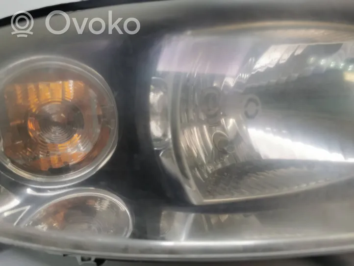 Volvo S60 Lampa przednia 30698826