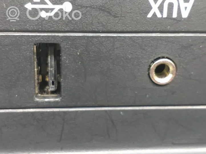 Skoda Fabia Mk3 (NJ) Gniazdo / Złącze USB 6V0857367A