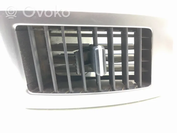 Opel Astra H Moldura protectora de la rejilla de ventilación lateral del panel GN71114010