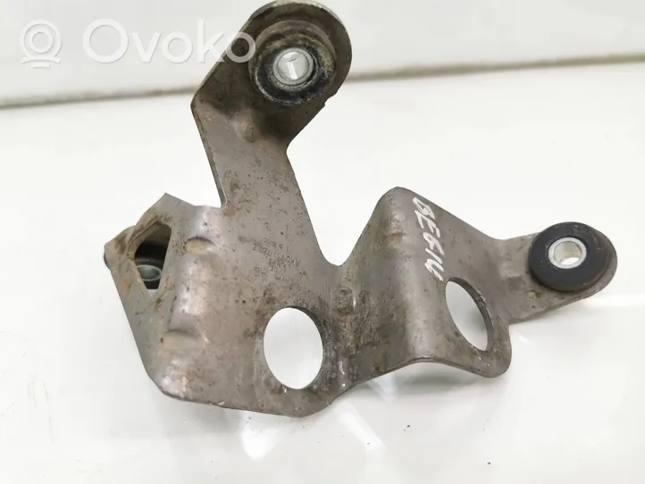 Volkswagen Golf Plus Supporto del cavo della leva del cambio 1K0711789E