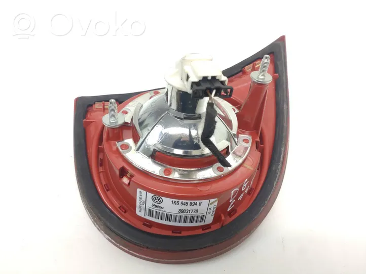 Volkswagen Golf V Lampy tylnej klapy bagażnika 1K6945094G