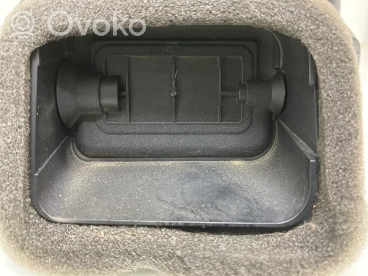 Volkswagen Cross Polo Kojelaudan sivutuuletussuuttimen kehys 6RF819703A