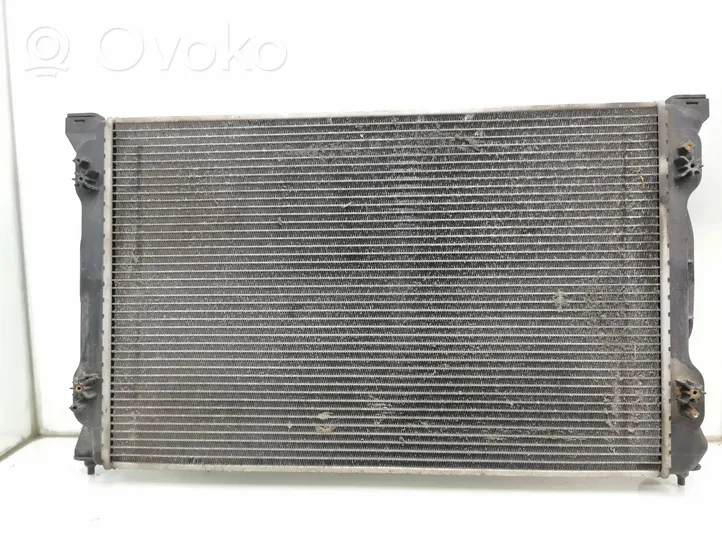 Toyota RAV 4 (XA30) Dzesēšanas šķidruma radiators 8E0121251A