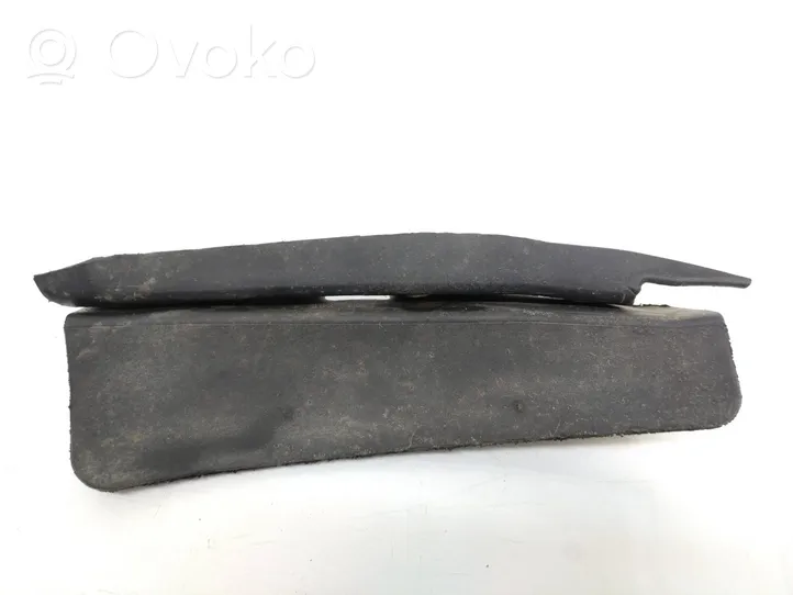 BMW 5 E60 E61 Guardabarro trasero 7041626