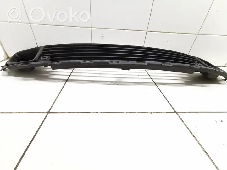 Citroen C5 Etupuskurin alempi jäähdytinsäleikkö 9681052677