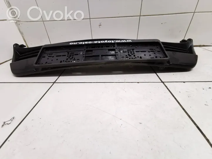 Toyota Auris E180 Etupuskurin alempi jäähdytinsäleikkö 5311202390