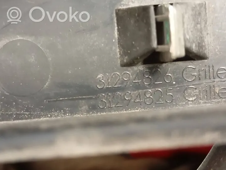 Volvo V70 Grille calandre supérieure de pare-chocs avant 31294826