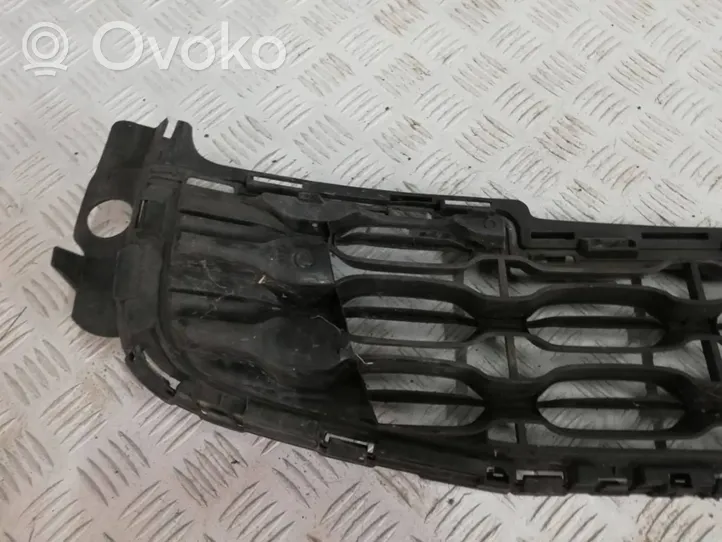 Citroen DS4 Kratka dolna zderzaka przedniego 9688186177