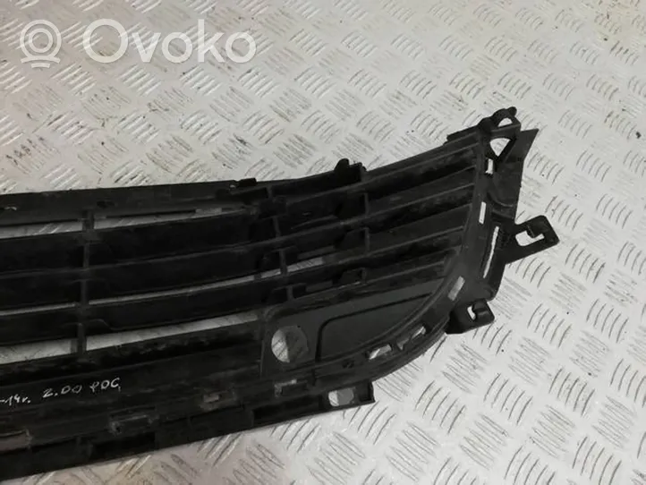 Citroen C4 II Etupuskurin alempi jäähdytinsäleikkö 9677876177