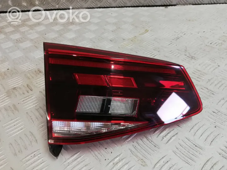 Volkswagen PASSAT B8 Lampy tylnej klapy bagażnika 3G9945093H