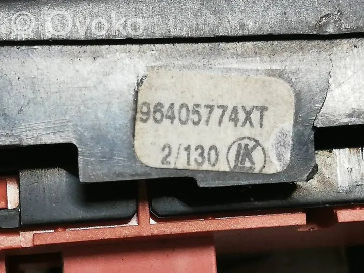 Citroen C3 Przełącznik / Manetka tempomatu 96405774XT