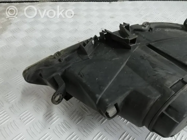 Peugeot 307 Lampa przednia 9641615780