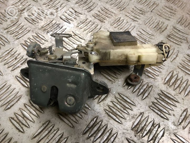 Subaru Impreza II Serrure de loquet coffre 63100FE000