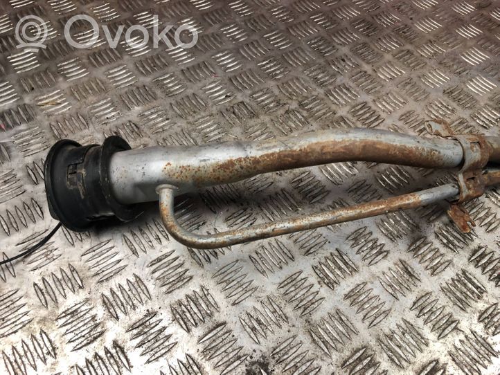 Subaru Outback Tuyau de remplissage de réservoir de carburant 