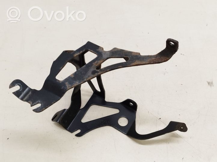 Volkswagen Touareg II Support de pompe de direction assistée 7P0423380