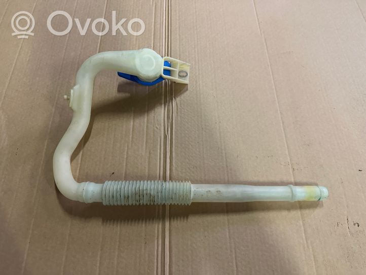 Volkswagen Touareg II Tubo riempimento della vaschetta del liquido lavavetri 7P6955463