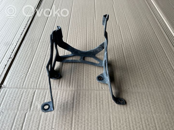 Volkswagen Touareg II Supporto di montaggio della pompa del servosterzo 7P0423380