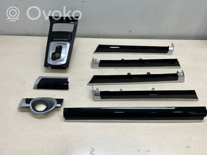 Porsche Cayenne (92A) Rivestimento del vano portaoggetti del cruscotto 7P5867420