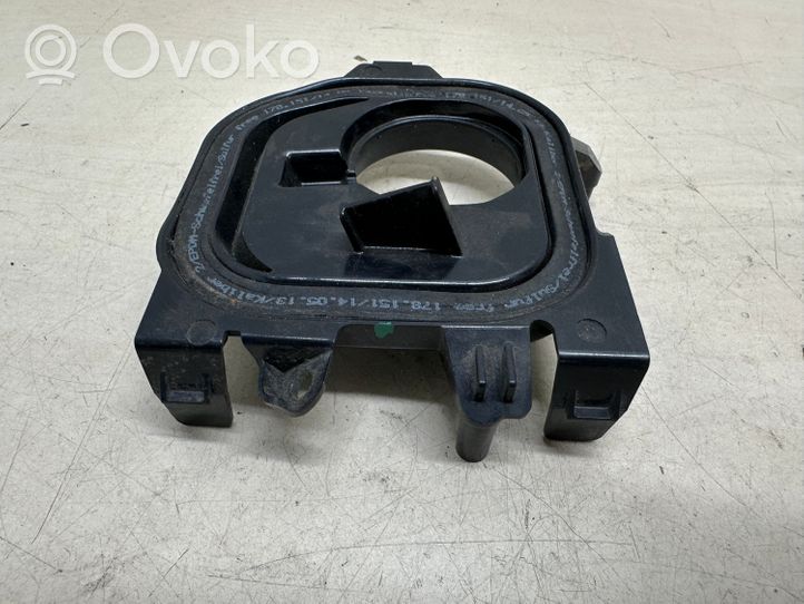 Volkswagen Touareg II Parapolvere per faro/fanale 17493902