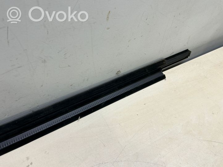 Audi A8 S8 D4 4H Moulures des vitres de la porte arrière 4H0853763D