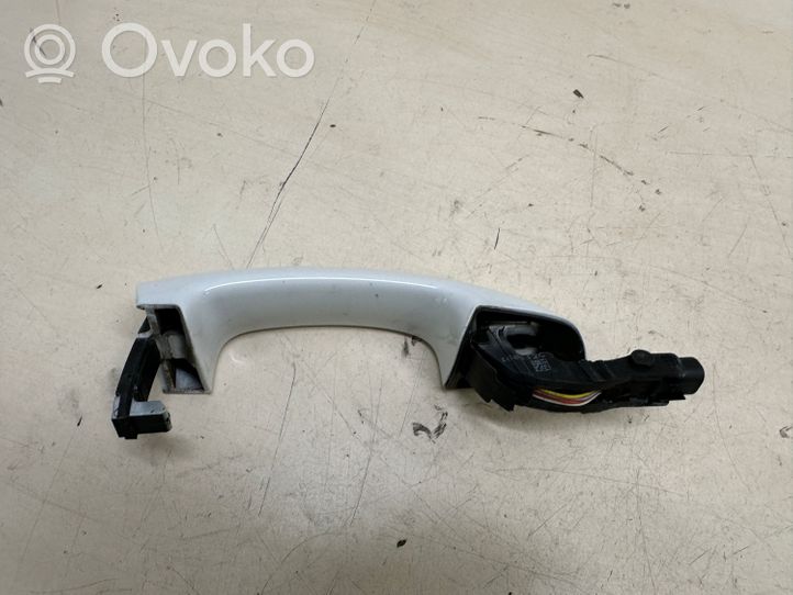 Volkswagen Touareg II Klamka zewnętrzna drzwi przednich 7P6837206F