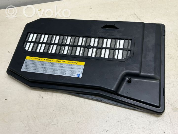 Volkswagen Touareg II Battery box tray cover/lid 7L0864643B