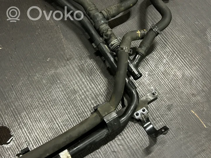 Volkswagen Touareg II Durite de refroidissement tube 7P0121070AB