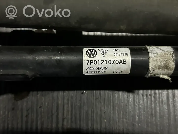 Volkswagen Touareg II Durite de refroidissement tube 7P0121070AB