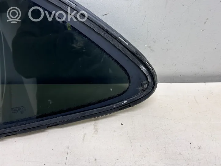 Porsche Cayenne (92A) Fenêtre latérale avant / vitre triangulaire 7P5845298