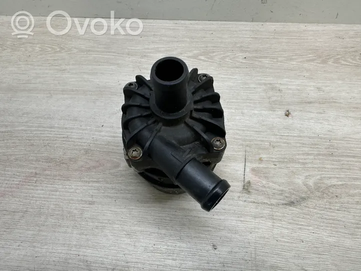 Volkswagen Touareg II Pompe à eau de liquide de refroidissement 7P0965567