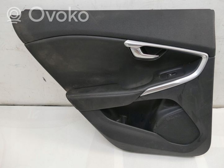 Volvo V40 Takaoven verhoilu 