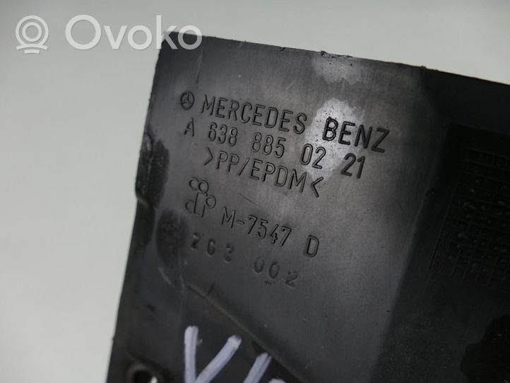 Mercedes-Benz Vito Viano W638 Uchwyt / Mocowanie zderzaka tylnego A6388850121
