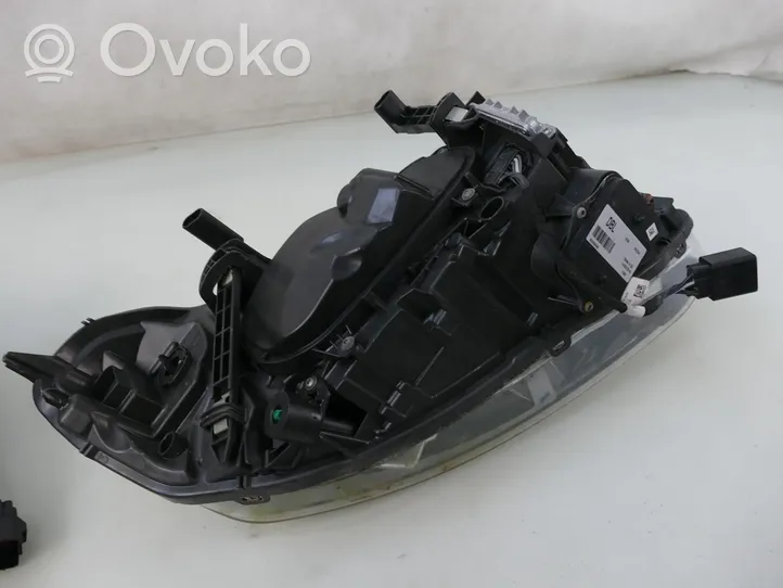 Volvo XC60 Lampa przednia 31698815