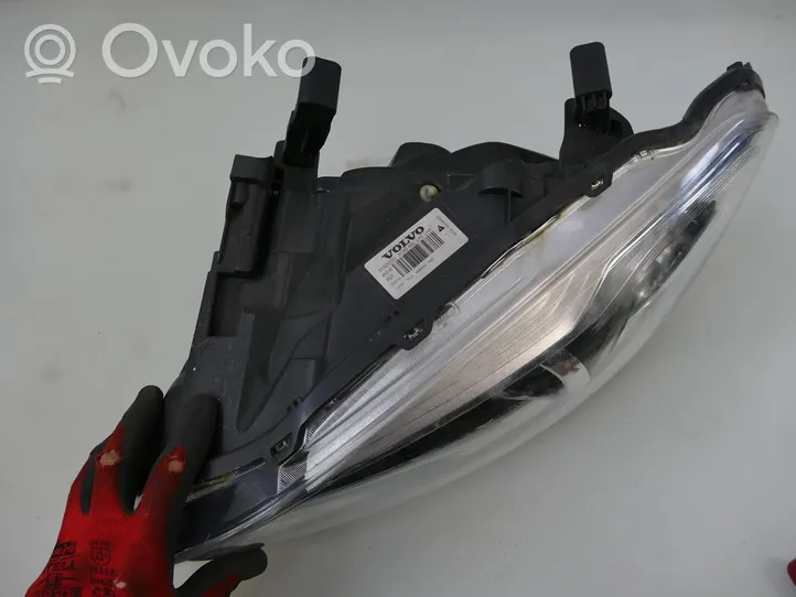 Volvo XC60 Lampa przednia 31698815