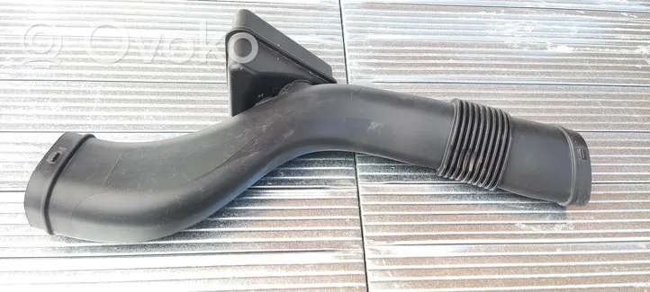 BMW 5 G30 G31 Rura / Wąż dolotowy powietrza turbiny 8613149