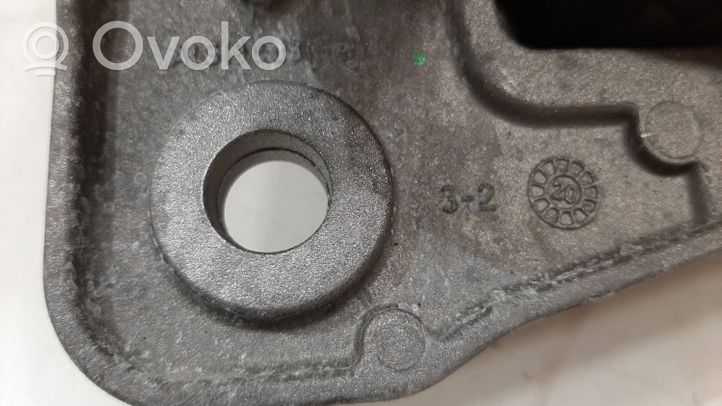 Volvo XC90 Engine mount bracket EY8BA