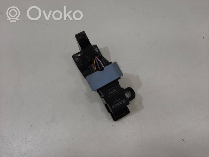 Volvo V50 Glow plug pre-heat relay 9666671780