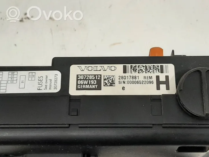 Volvo V70 Fuse module 30728512