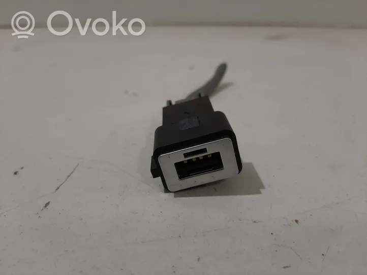 Volvo S60 Gniazdo / Złącze USB 8M5T19A164VA