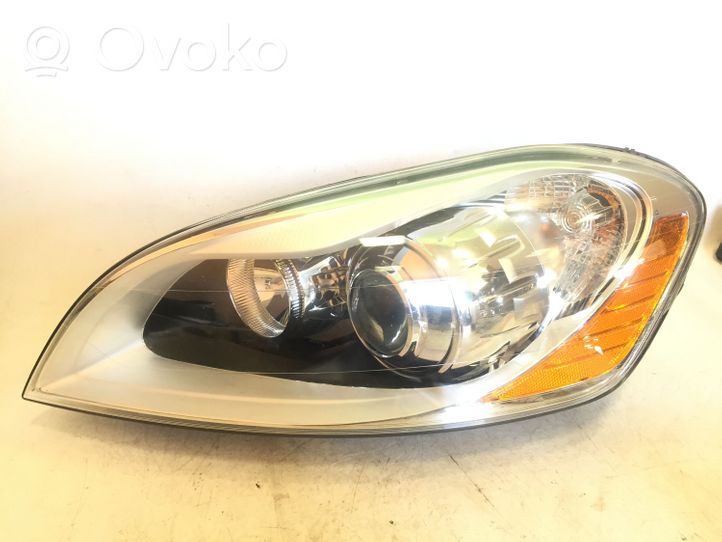 Volvo XC60 Lampa przednia 307633137