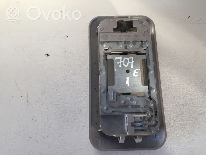 Citroen Nemo Wewnętrzna lampka bagażnika 08896002