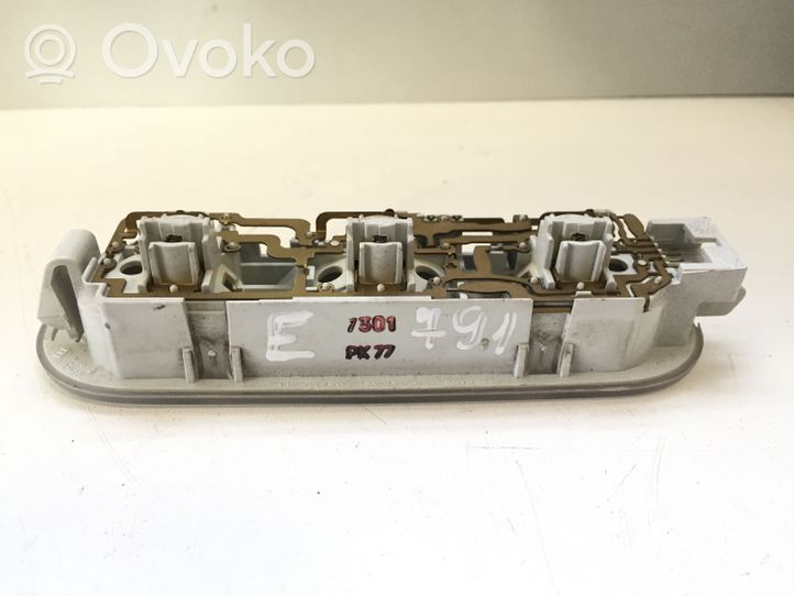 Nissan Qashqai Światło fotela przedniego 8200073234