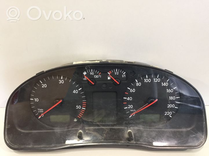 Volkswagen PASSAT B5 Speedometer (instrument cluster) 3B1919880D