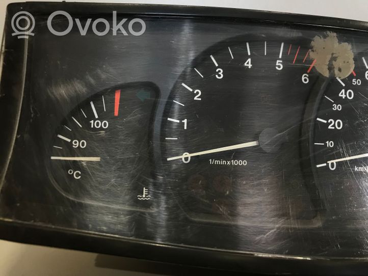 Opel Omega B1 Speedometer (instrument cluster) 87001300