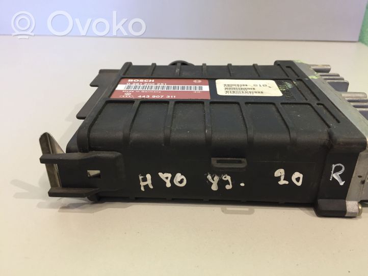 Audi 80 90 B3 Dzinēja vadības bloks 443907311