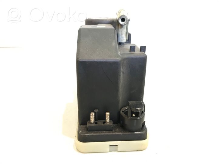 Mercedes-Benz 190 W201 Central locking vacuum pump 0008001148