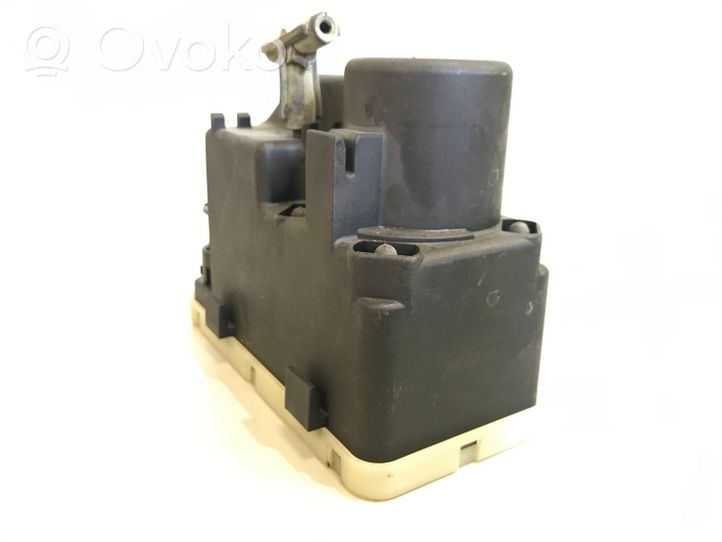 Mercedes-Benz 190 W201 Central locking vacuum pump 0008001148