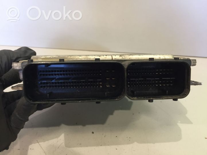 Volkswagen Tiguan Variklio valdymo blokas 03L906022GT