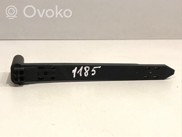 Volvo XC60 Headlight/headlamp mounting bracket 89075547