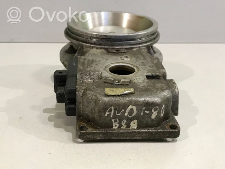 Audi 80 90 B3 Distribuidor de combustible 0438121011